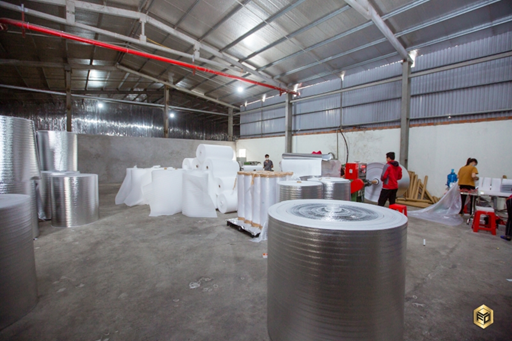 Khu vực sản xuất giấy bạc cách nhiệt và máy móc sản xuất