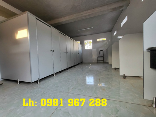 vach-ngan-ve-sinh-compact-HPL.jpg