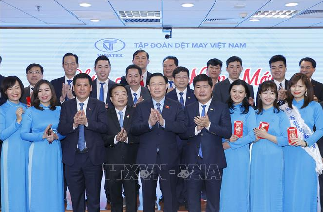 Chủ tịch Quốc hội Vương Đình Huệ: Vinatex cần quyết tâm nâng cao giá trị gia tăng của sản phẩm dệt may 1