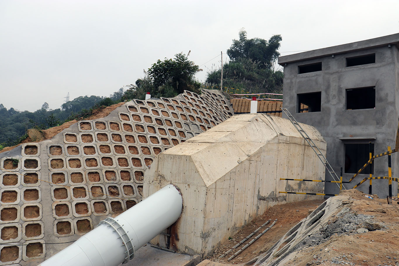 Lễ thông hầm và hoàn thành lắp đặt tuyến ống áp lực giai đoạn 1 công trình thuỷ điện ngòi phát 8