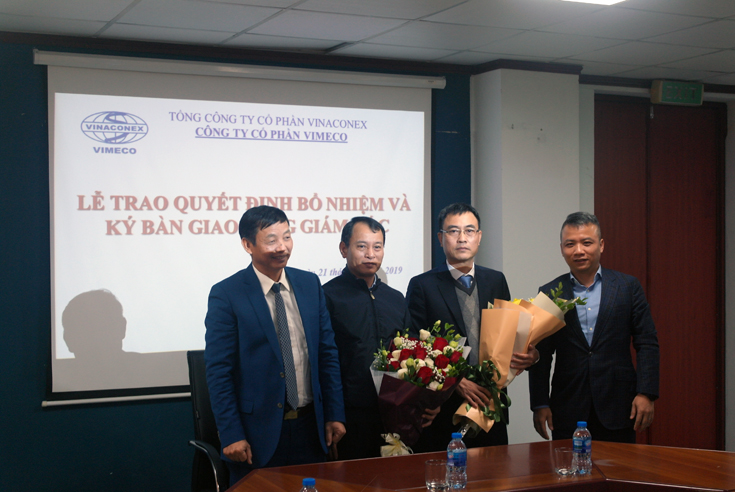 Lễ trao quyết định bổ nhiệm và ký bàn giao tổng giám đốc 6