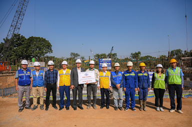 CHỦ TỊCH HỘI ĐỒNG CHIẾN LƯỢC VINACONEX KIỂM TRA CÔNG TRƯỜNG NÚT GIAO ĐƯỜNG 3.5