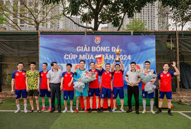 Sôi động giải bóng đá Cúp Mùa xuân 2024