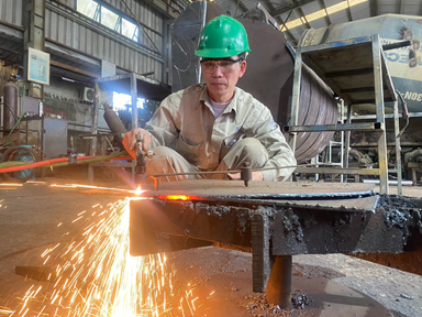 Người “bác sỹ” đặc biệt tại Xưởng cơ khí sửa chữa Ngọc Hồi