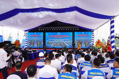 Lễ  khởi công Dự án xây dựng nút giao khác mức giữa đường Vành đai 3,5 với Đại lộ Thăng Long nhân dịp kỷ niệm 50 năm Ngày Giải phóng miền Nam thống nhất đất nước (30/4/1975 - 30/4/2025)