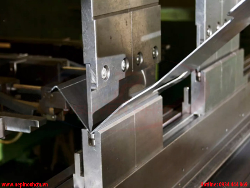 Xưởng gia công nẹp inox Nguyên Phát