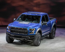 Huyền thoại trở lại Ford F-150 Raptor 2017