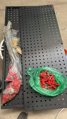 BẢNG SẮT 45*120 CM KÈM 30 MÓC ( MÓC CÓ THỂ LỰA CHỌN NHỰA HOẶC SẮT) 