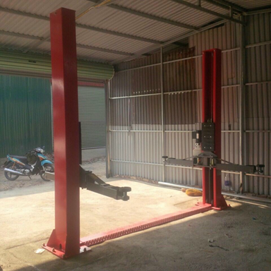 THIẾT BỊ NÂNG 2 TRỤ KIỂU CỔNG ST-4000 (GIẰNG DƯỚI) 4 TẤN STORMER