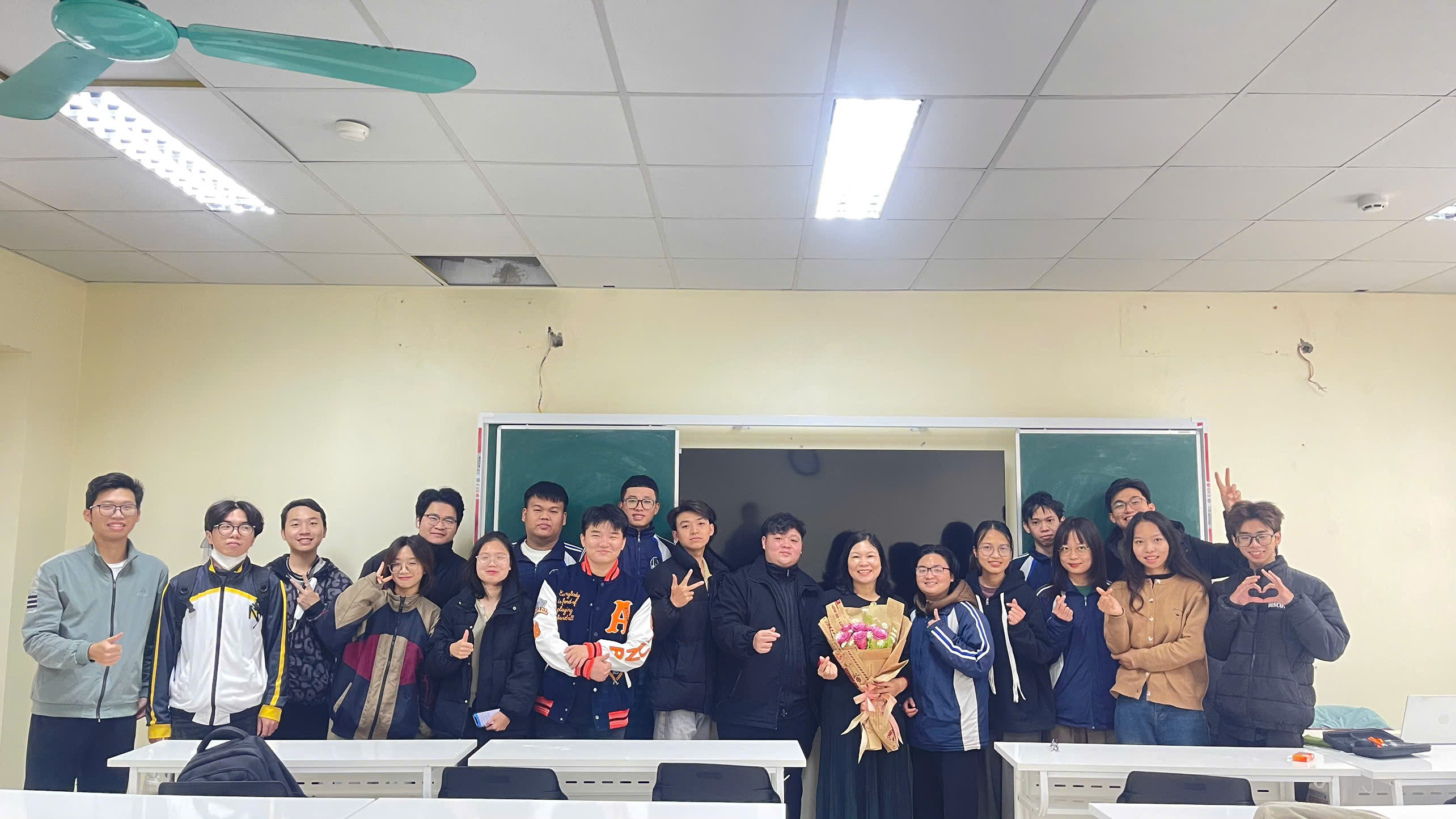  A Warm Celebration of March 8 at Class K66G-AT