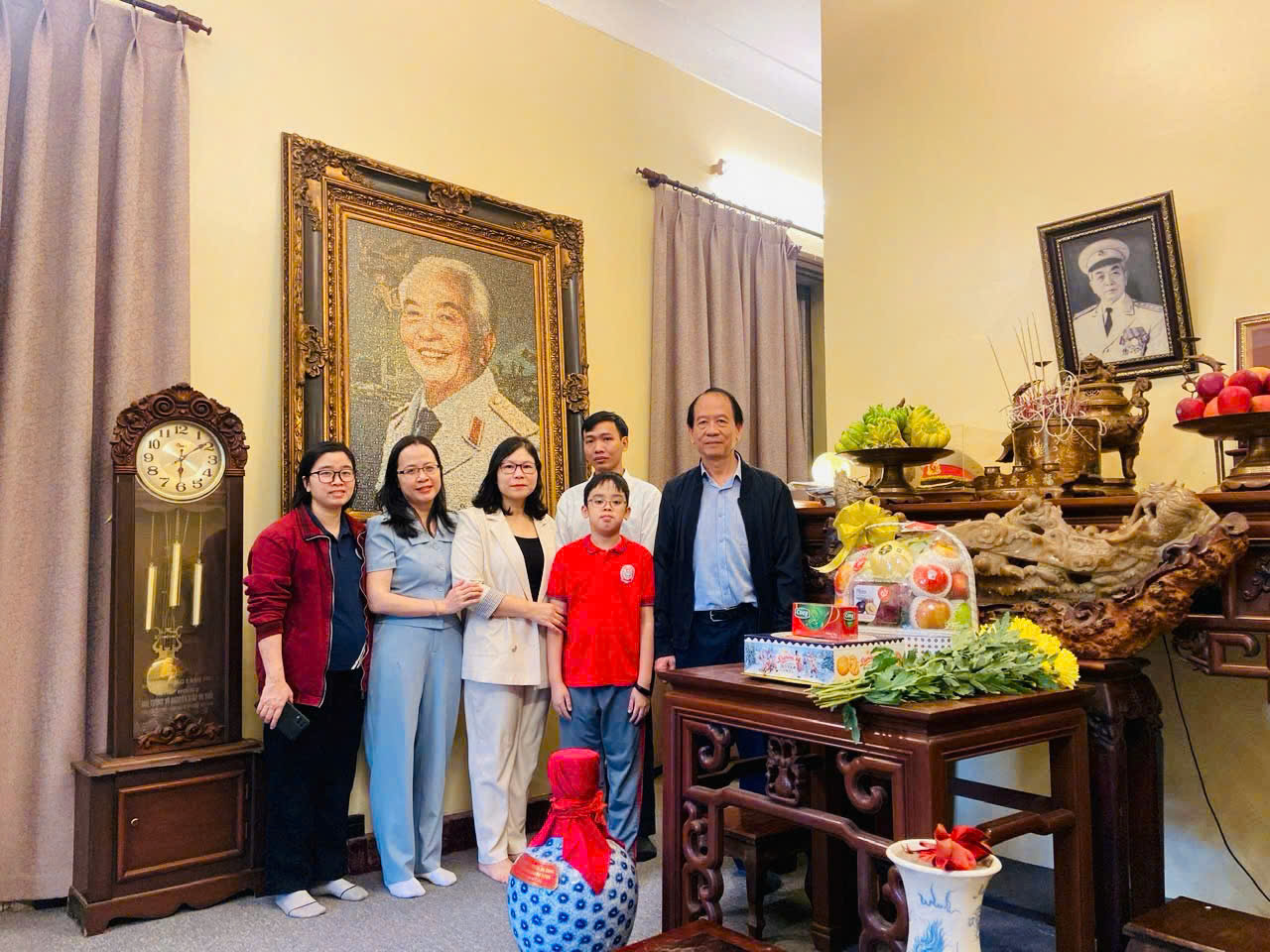 THE TRADE UNION OF THE FACULTY OF AGRICULTURAL TECHNOLOGY VISITS GENERAL VÕ NGUYÊN GIÁP’S RESIDENCE 1