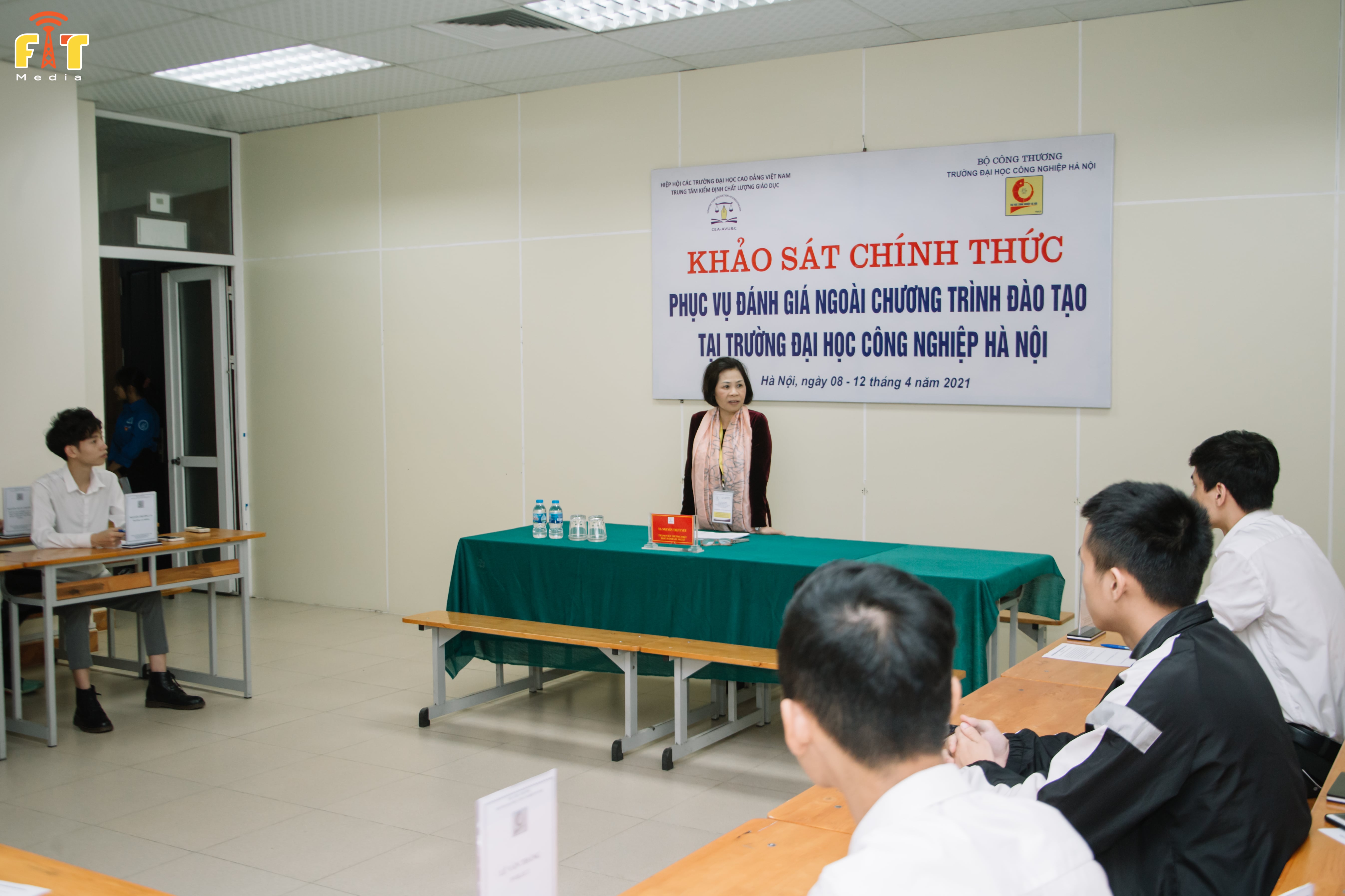 Đoàn chuyên gia đánh giá ngoài chương trình đào tạo đến khảo sát tại Khoa Công nghệ thông tin trường Đại học Công nghiệp Hà Nội 3