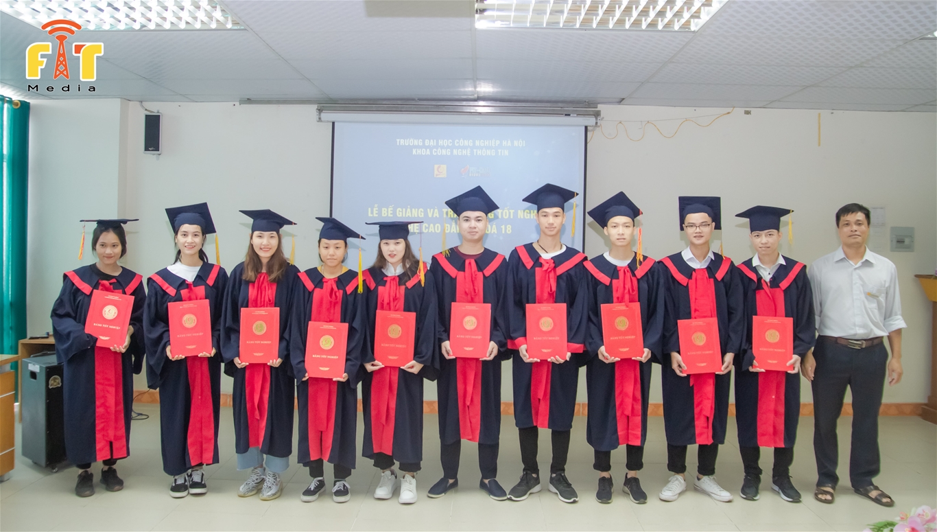 LỄ BẾ GIẢNG VÀ TRAO BẰNG TỐT NGHIỆP CHO SINH VIÊN HỆ CAO ĐẲNG CHÍNH QUY KHÓA 18 1