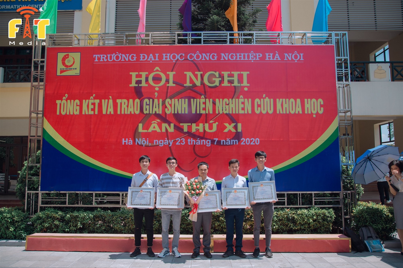 SINH VIÊN KHOA CÔNG NGHỆ THÔNG TIN ĐẠT GIẢI CAO NGHIÊN CỨU KHOA HỌC NĂM 2020 1