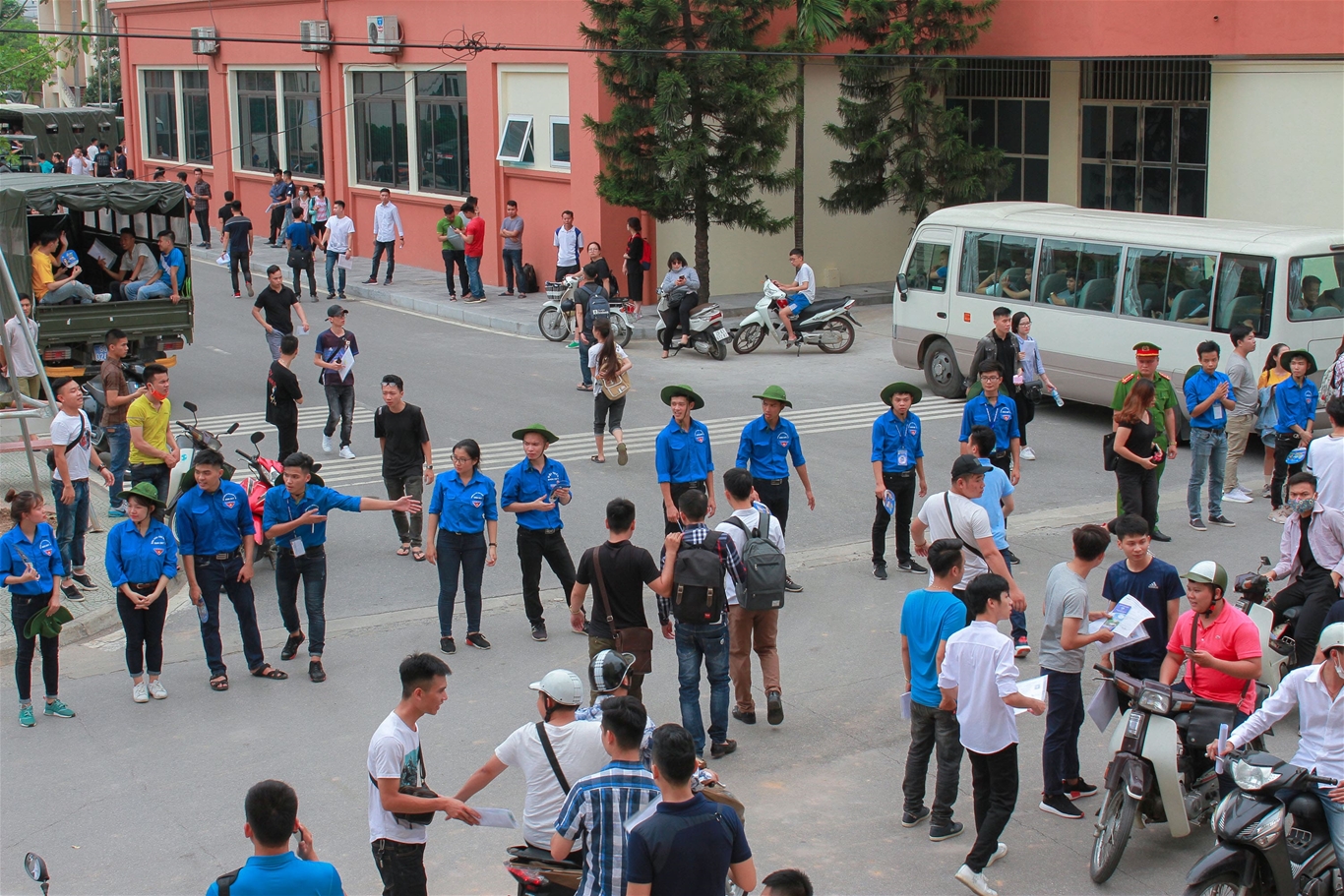 TUỔI TRẺ KHOA CNTT ĐỒNG HÀNH CÙNG THÍ SINH NĂM 2018