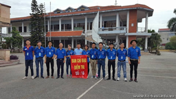 MÀU ÁO XANH TRÊN THÀNH PHỐ DỆT – THÀNH NAM