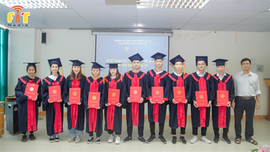 Lễ bế giảng và trao bằng tốt nghiệp cho sinh viên hệ cao đẳng chính quy khóa 18